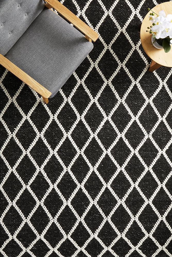 Huxley Black Rug - 400X300CM