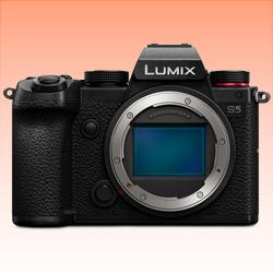 New Panasonic Lumix DC-S5 Mirrorless Digital Camera (FREE INSURANCE + 1 YEAR AUSTRALIAN WARRANTY)