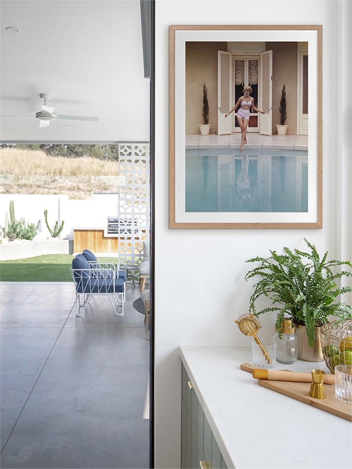 Poolside Glamour III - Frame Oak - With Mat - 84x105 - Portrait