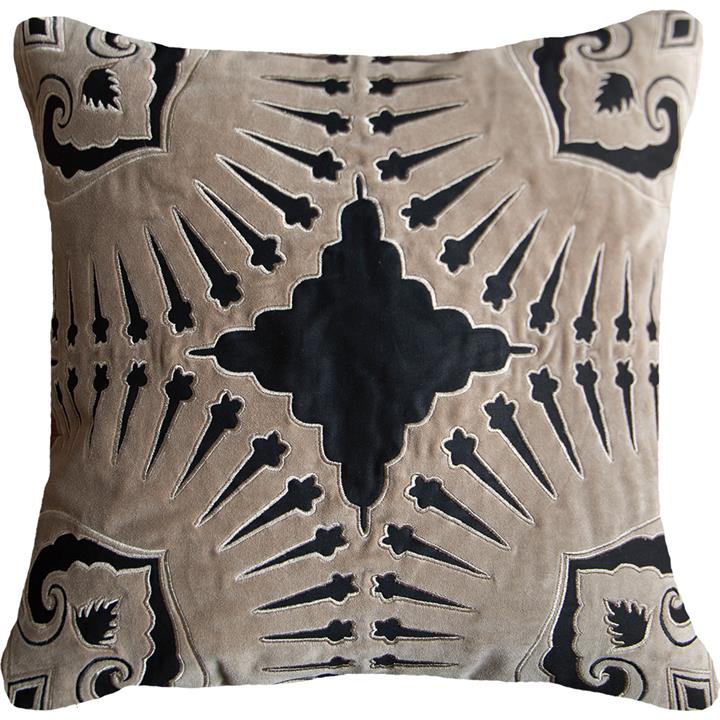 Roman Applique Velvet Black / Natural