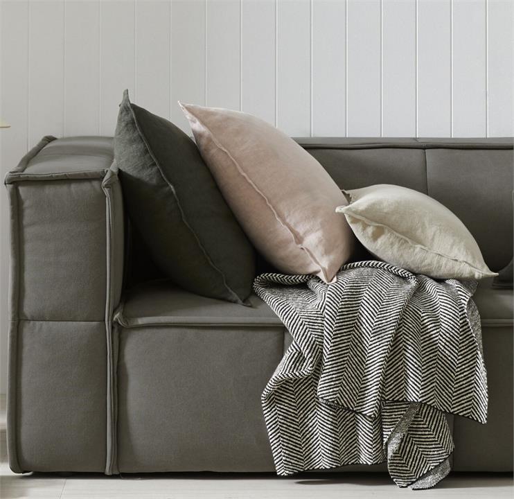 Solano Throw - Onyx