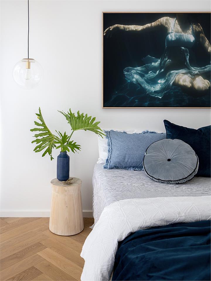 Submerged - Black Box Frame Canvas - 90x120 - Landscape