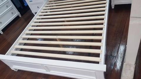 Tamarack timber bedroom in white - suite option