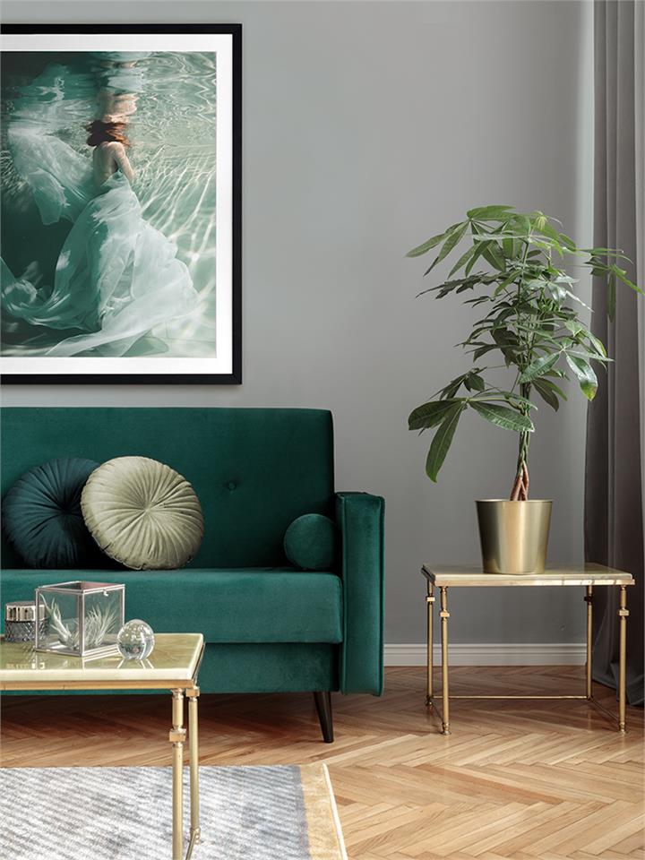 The Underwater Ball - Frame Oak - With Mat - 84x105 - Portrait