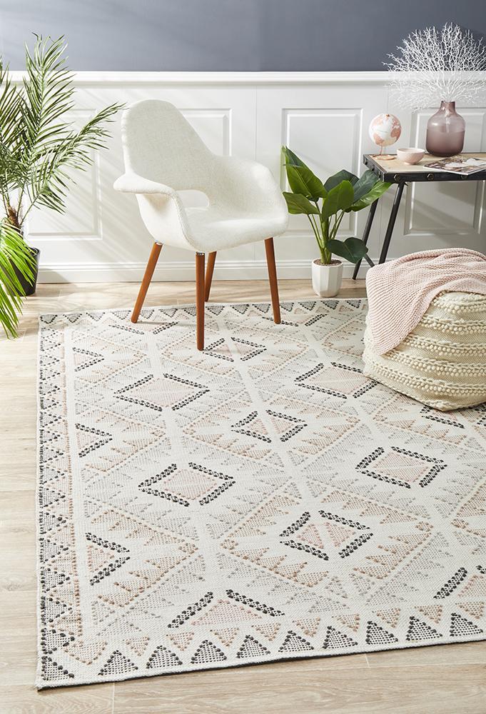 Vidya Rug white Peach 280x190cm